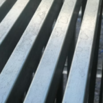 Aliuminio grindjuostės: modernus, ilgaamžis ir estetiškas pasirinkimas interjerui